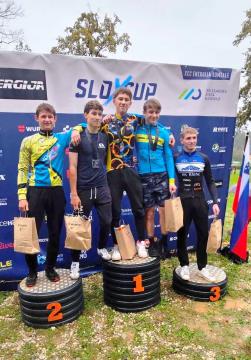 Dvojne stopničke za zaključek sezone